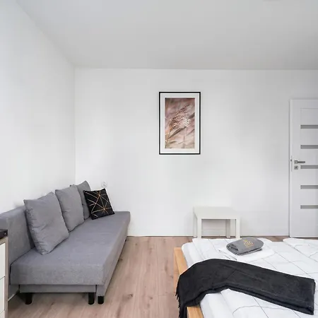 Golden - Center - One Bedroom Apartment&k2 Апартаменти