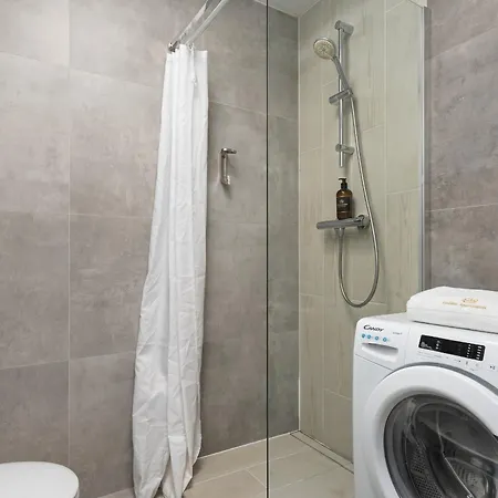 Golden - Center - One Bedroom Apartment&k2 아파트 *